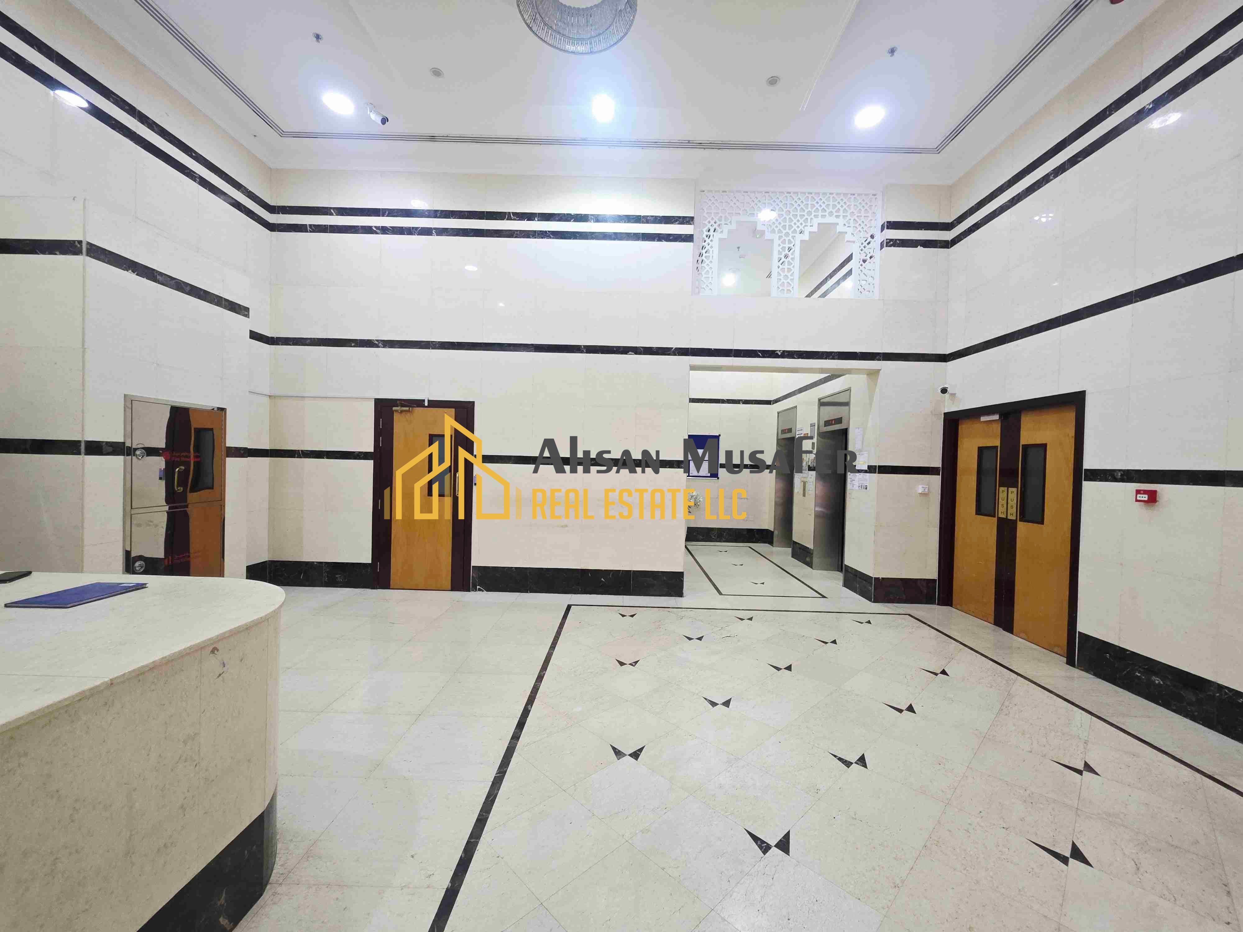 PRIME LOCATION//NO COMMISSION//CLOSE HALL//10 DAYS FREE+4CHQS// //NEAR SHARJAH CITY CENTRE BUS STOP// LAST UNIT 1BHK WITH 2 WASHROOMS AVAILABLE AL WAHDA STREET SHARJAH
