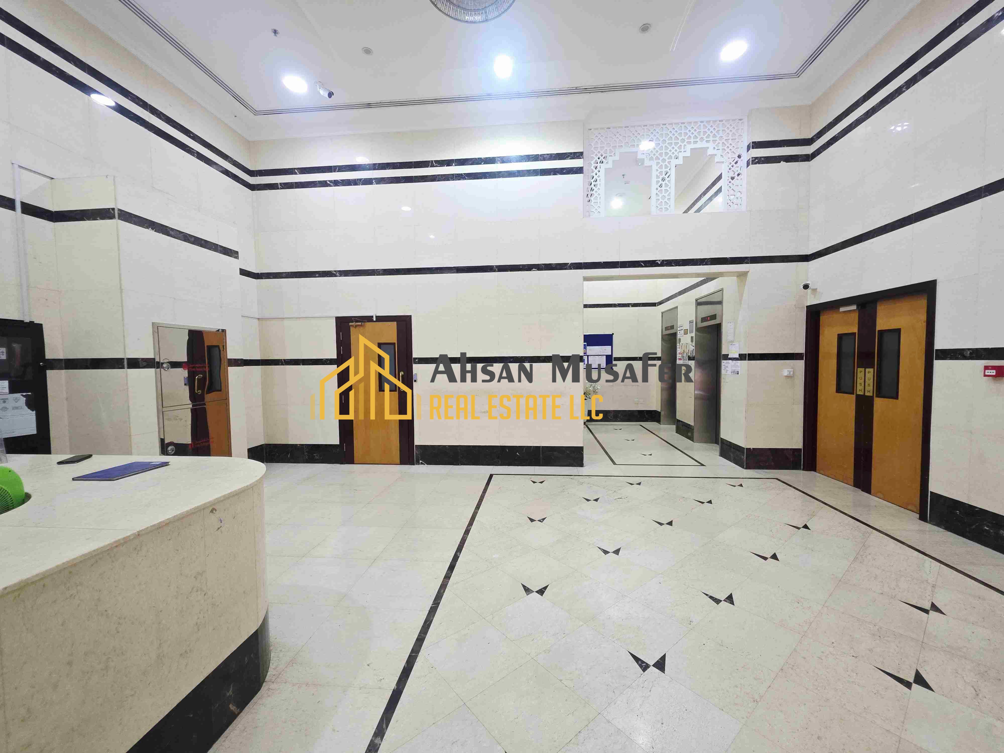 PRIME LOCATION//NO COMMISSION//CLOSE HALL//10 DAYS FREE+4CHQS// //NEAR SHARJAH CITY CENTRE BUS STOP// LAST UNIT 1BHK WITH 2 WASHROOMS AVAILABLE AL WAHDA STREET SHARJAH