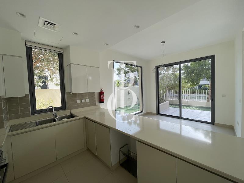 Stunning 5-Bedroom Villa | Modern Living