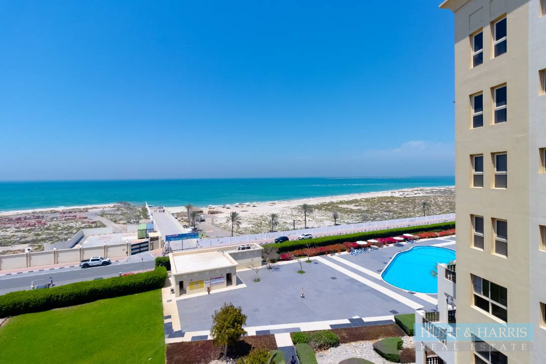 2 Bedrooms in Al Hamra for Sale - High Floor - Massive Terrace