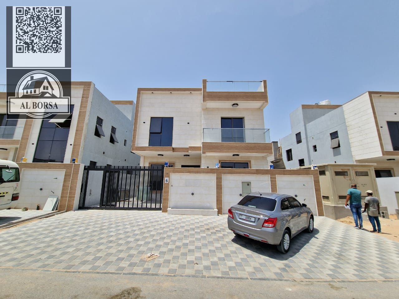 For sale, a villa with a roof and built-in wardrobes, consisting of 6 master bedrooms, a living room, 2 halls, and a maid's room.
