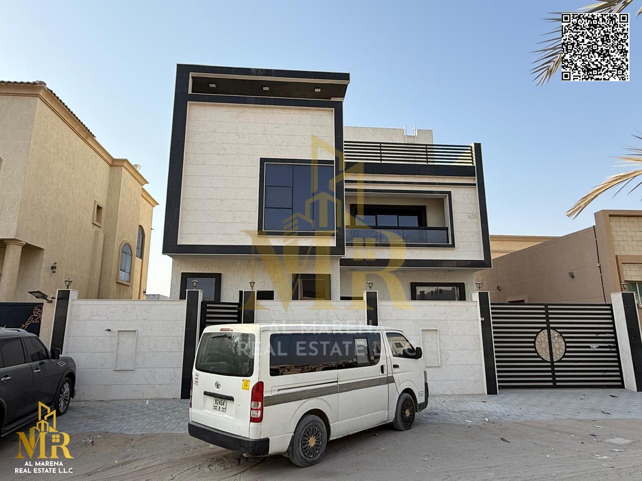 A villa directly from the owner, with personal finishing, on a main street, close to all services, freehold for all nationalities and without a down p