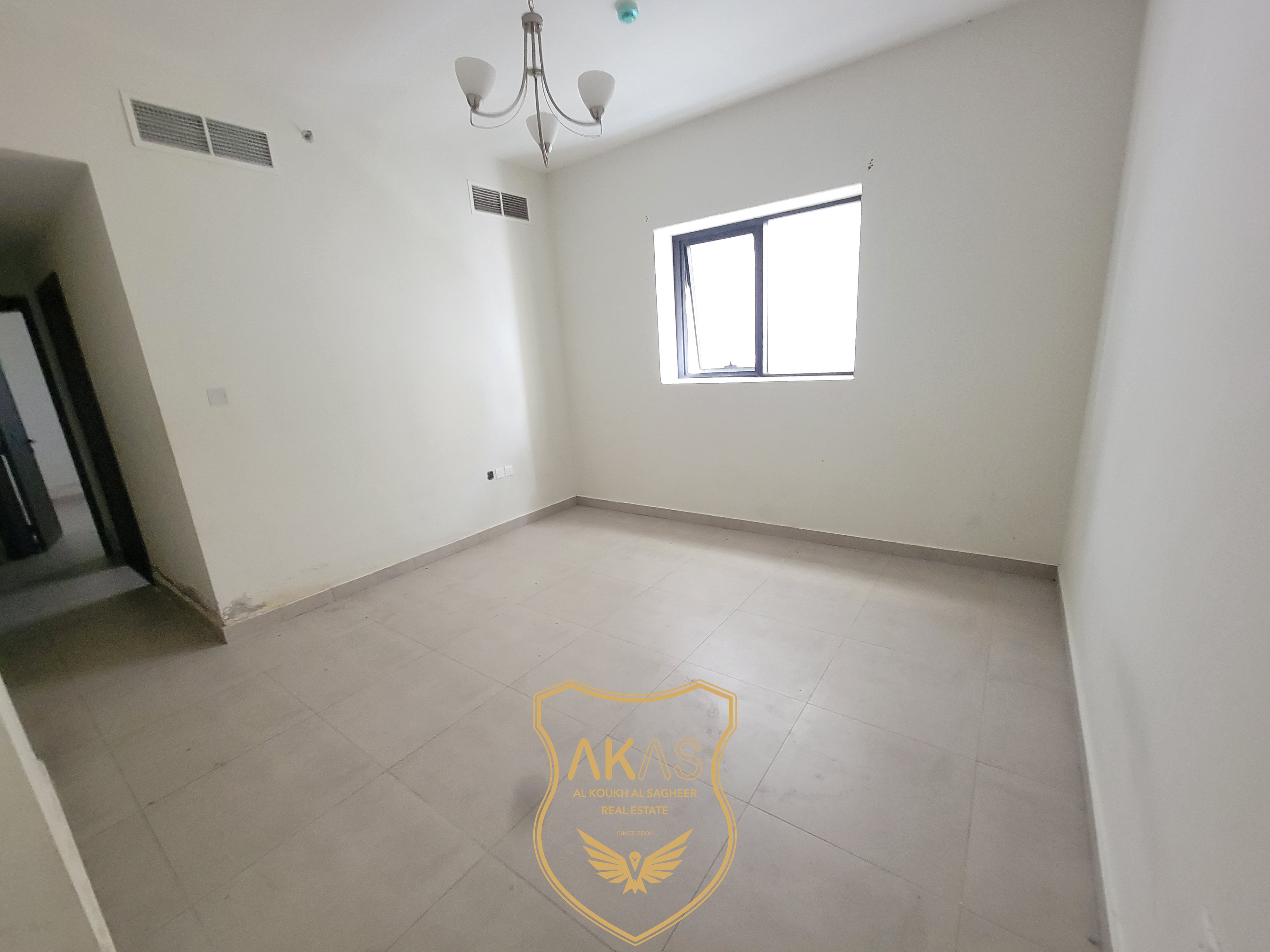 SPECIAL SI ZE 2BHK WITH 2BATHROOM VERY NEAT AND CLEAN CANTRAL AC CANTRAL GAS