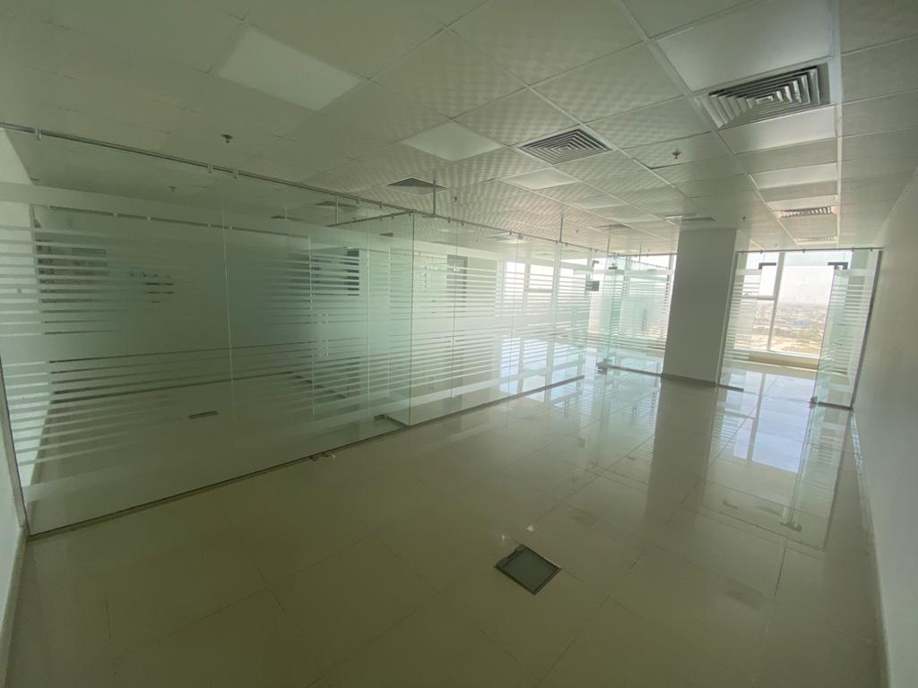 Lake view | fully fitted office | 3 parking spaces