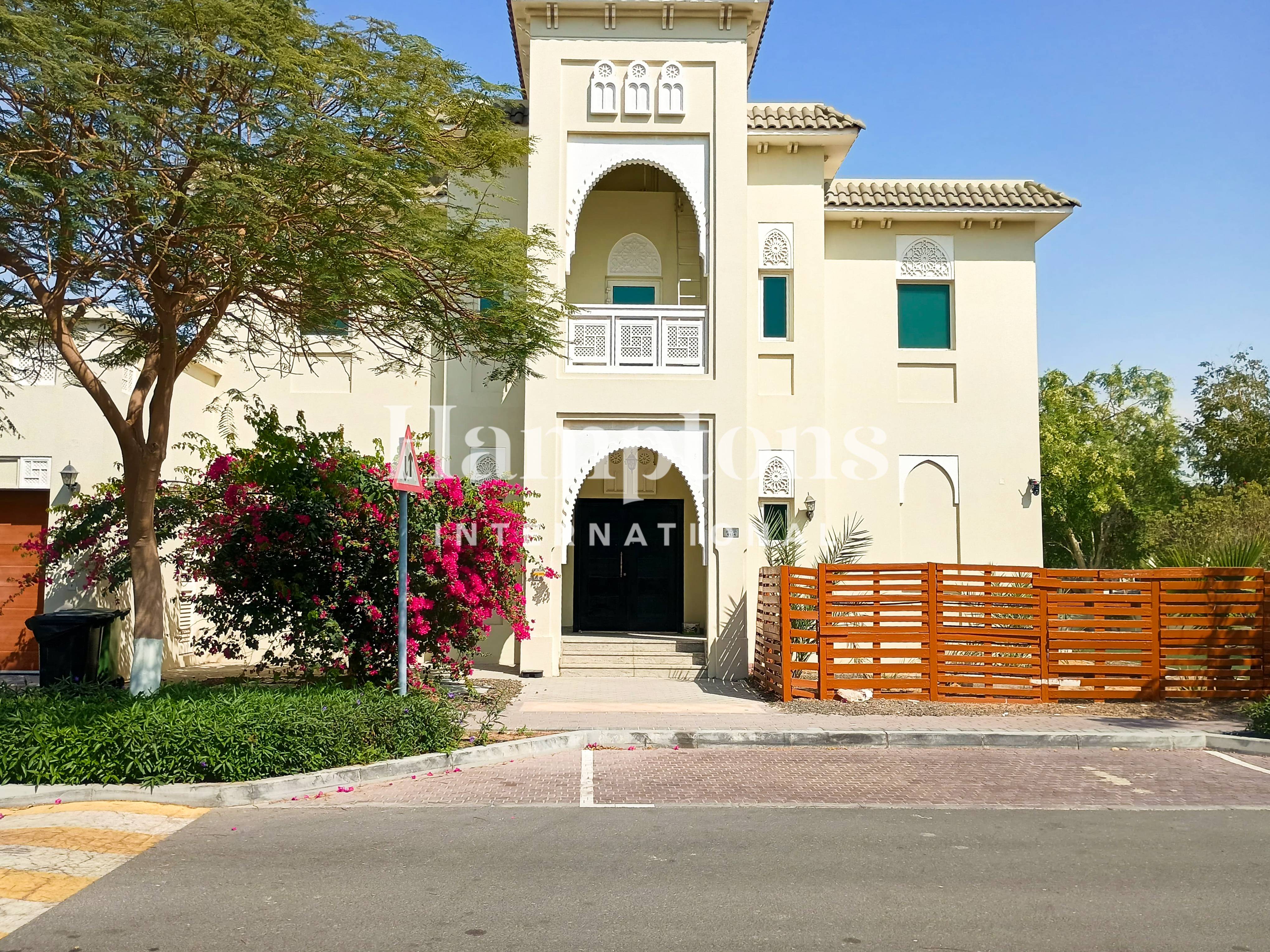 Corner Villa | Private Garden | Quiet Location