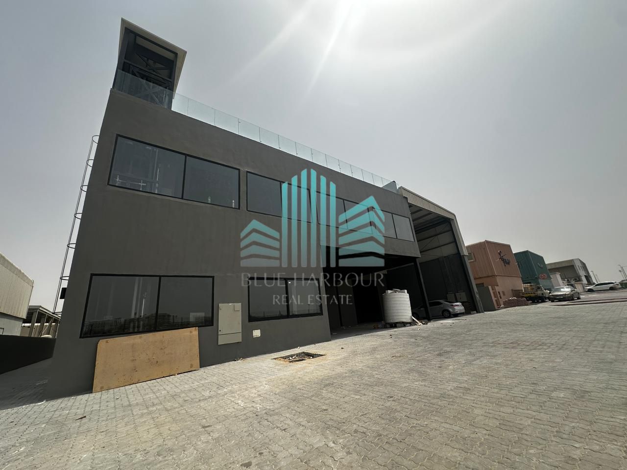PRIME ROAD FACING LOCATION | SHOWROOM CUM WAREHOUSE | READY TO MOVE-IN