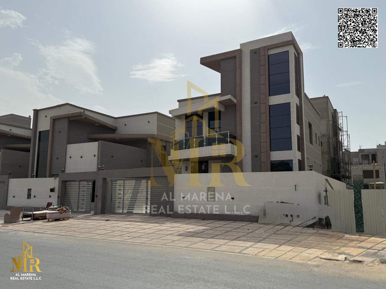 Villa for sale - Al Yasmeen area (Ajman) Location: Next to the mosque - Al Yasmeen, Ajman Area: 3,014 sq ft Design: Two floors + roof Rooms: 3 master