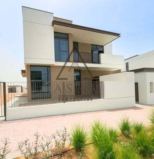 Spacious 5-Bedroom | Corner Villa | Maid’s Room & Private Garden