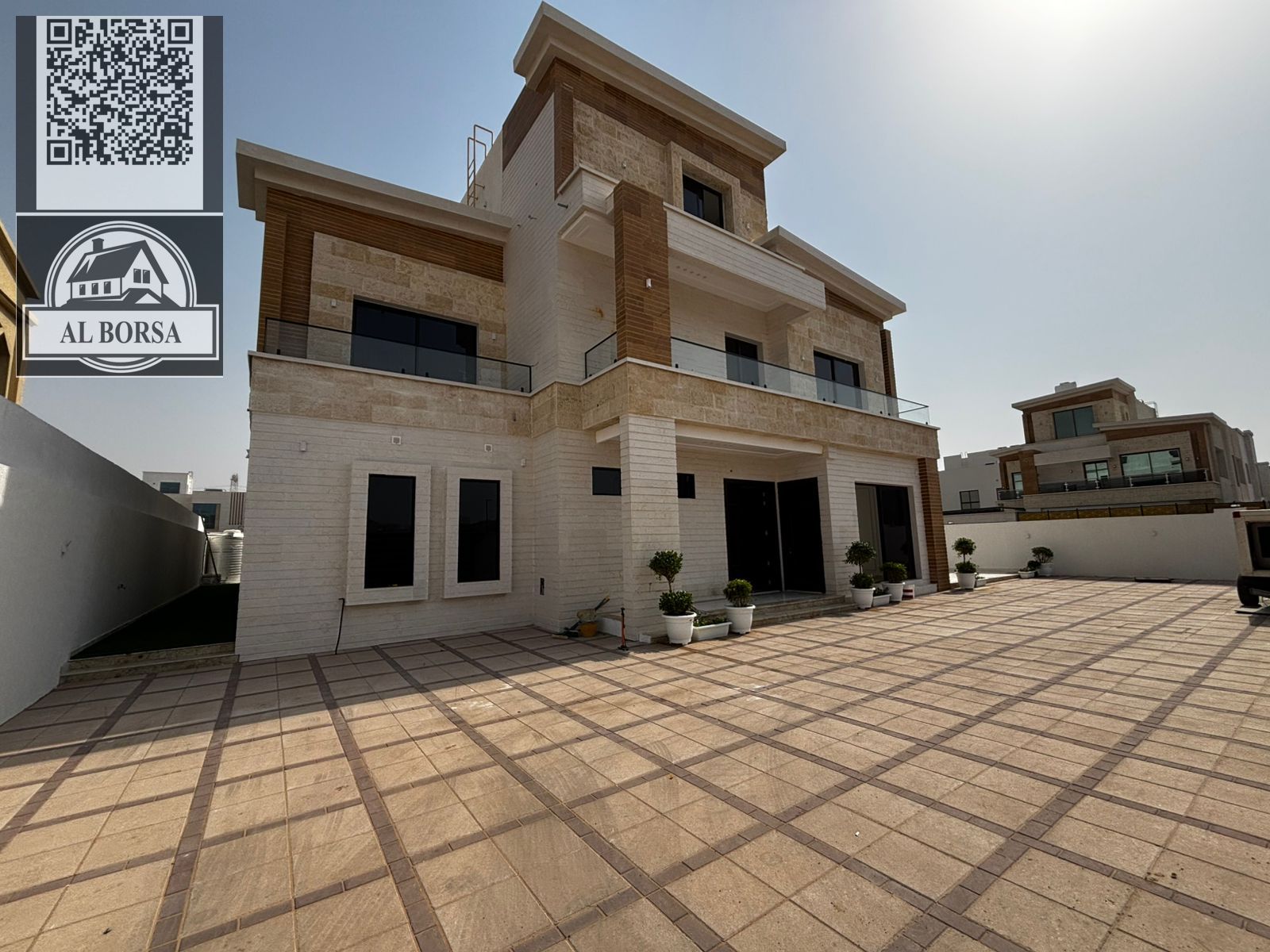 Villa for sale in Al Yasmeen area - a very distinctive corner Key specifications: Land area: 8,200 sq ft Built-in area: 7,300 sq ft Number of