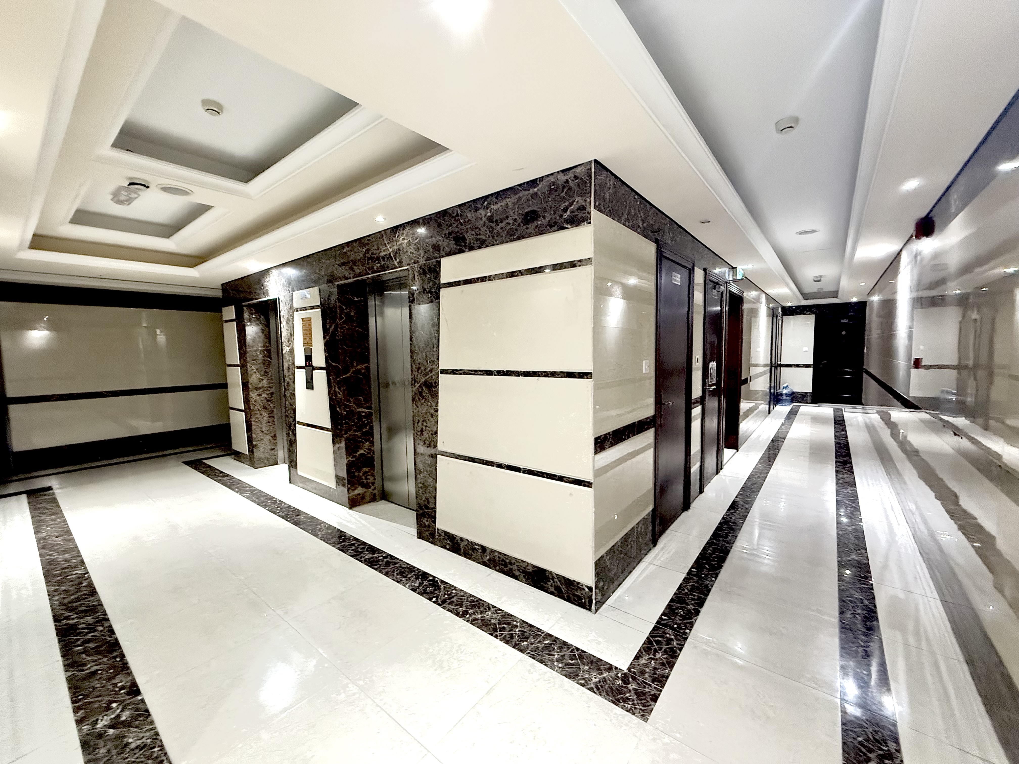 Luxury 1Bhk CLOSE HALL With balcony close to maddina shoping center Muwaileh Sharjah