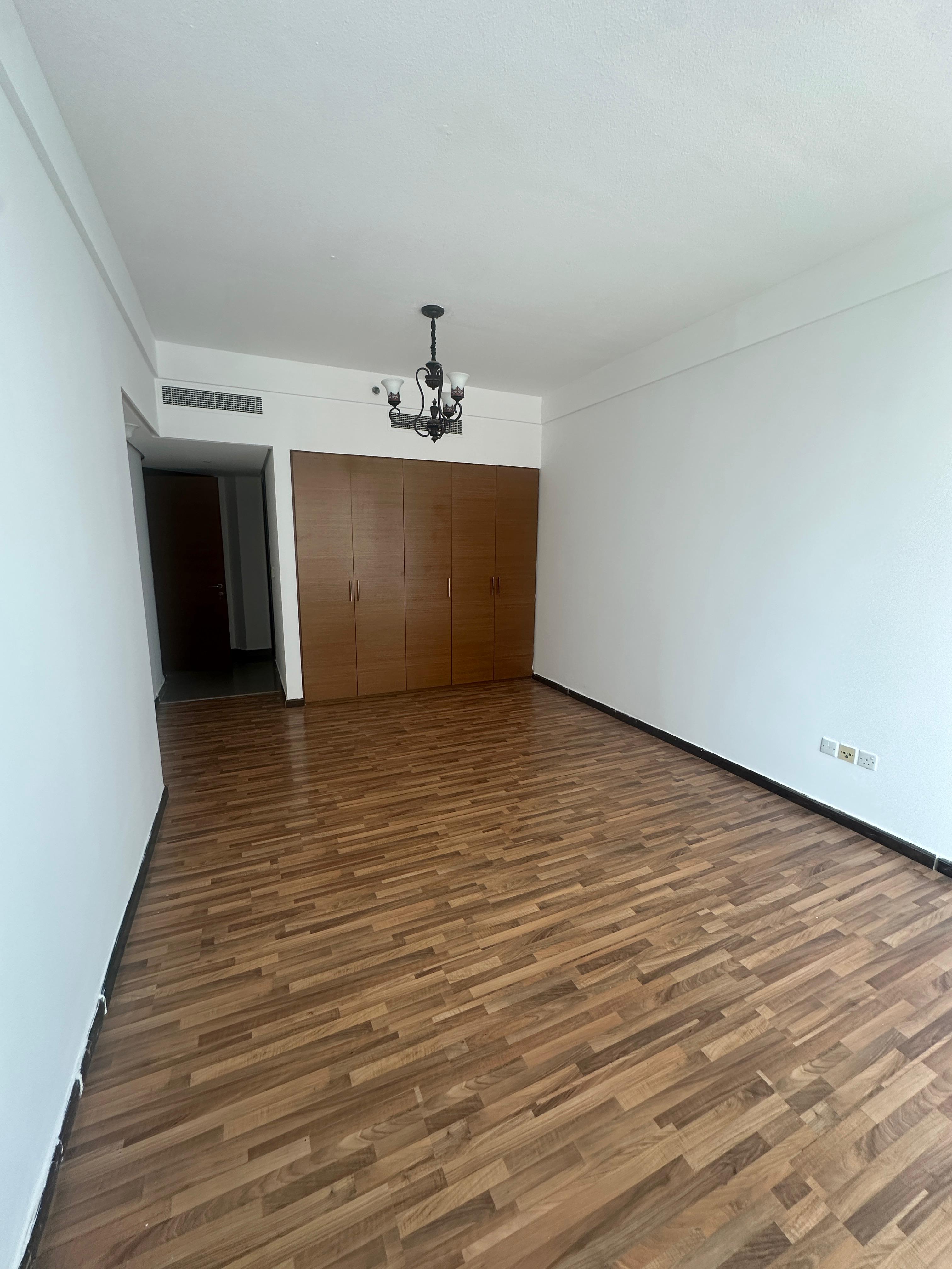 Chiller Free 2 badroom with sea view with gym pool parking price 8k0