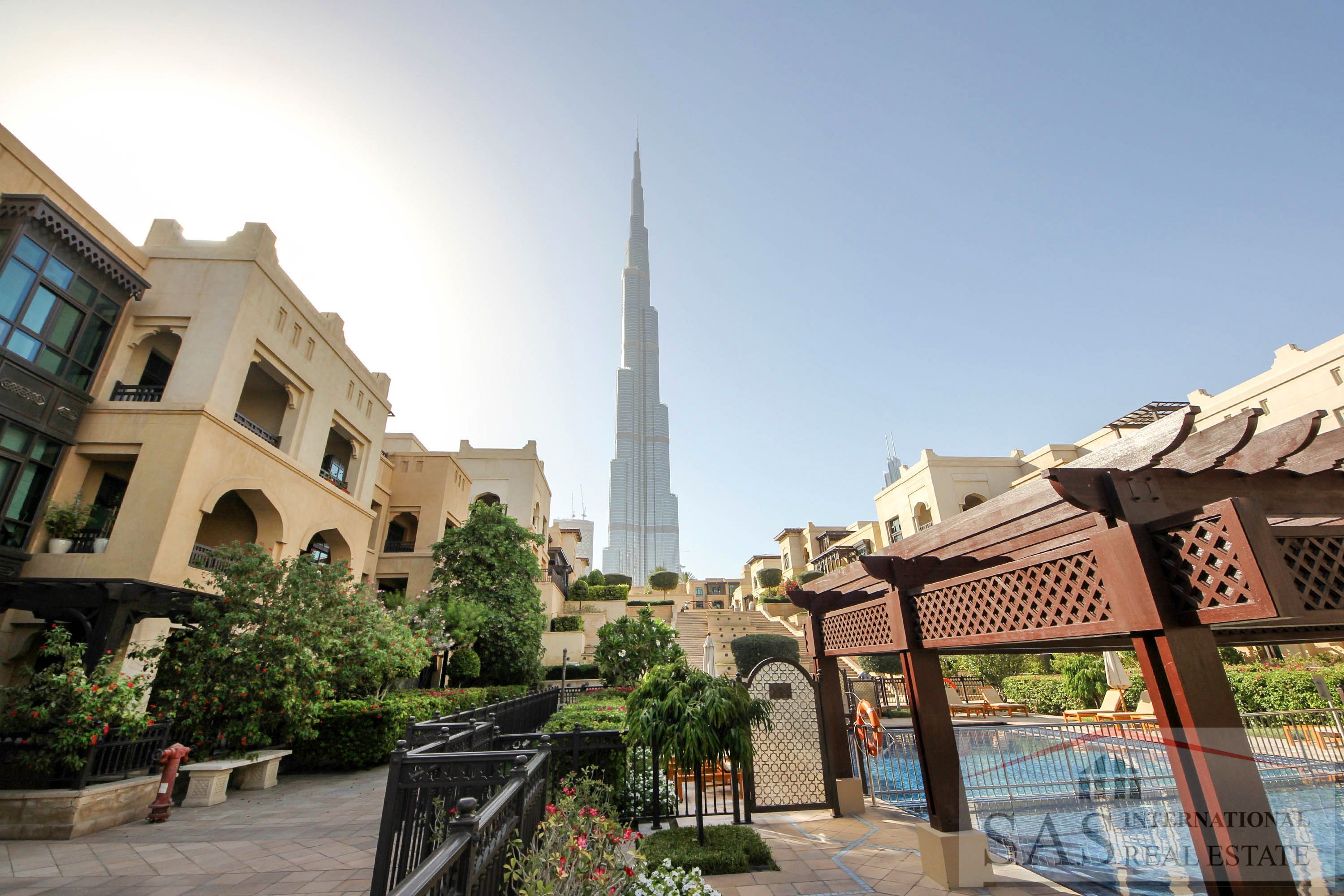 Direct entrance to Dubai Mall | Road View | Tenanted