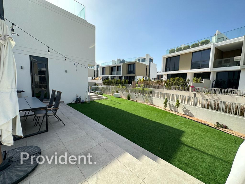 Huge Plot | Vacant | Close Amenities