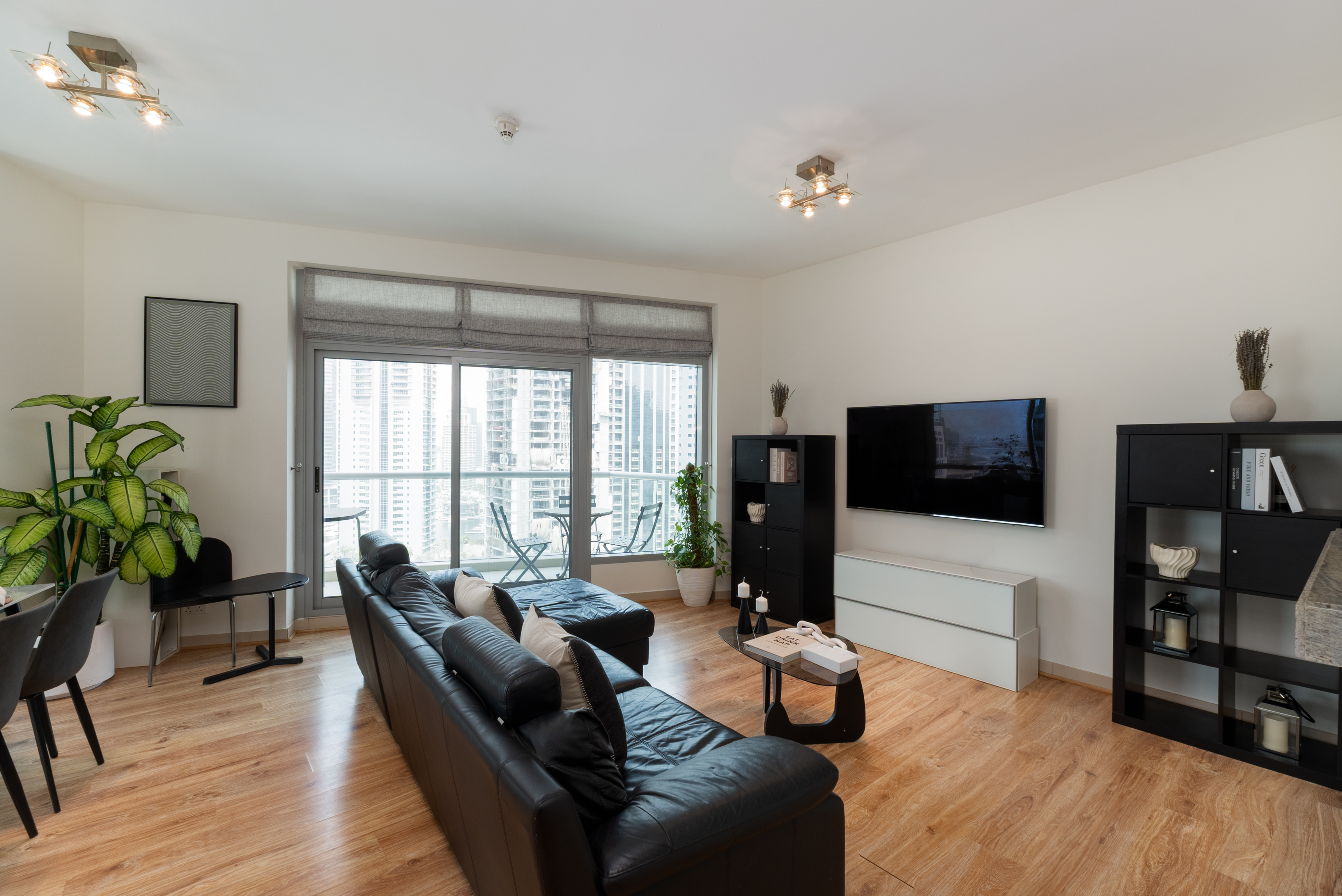 Stylish 1BR Dubai Marina w/ Pool and Gym
