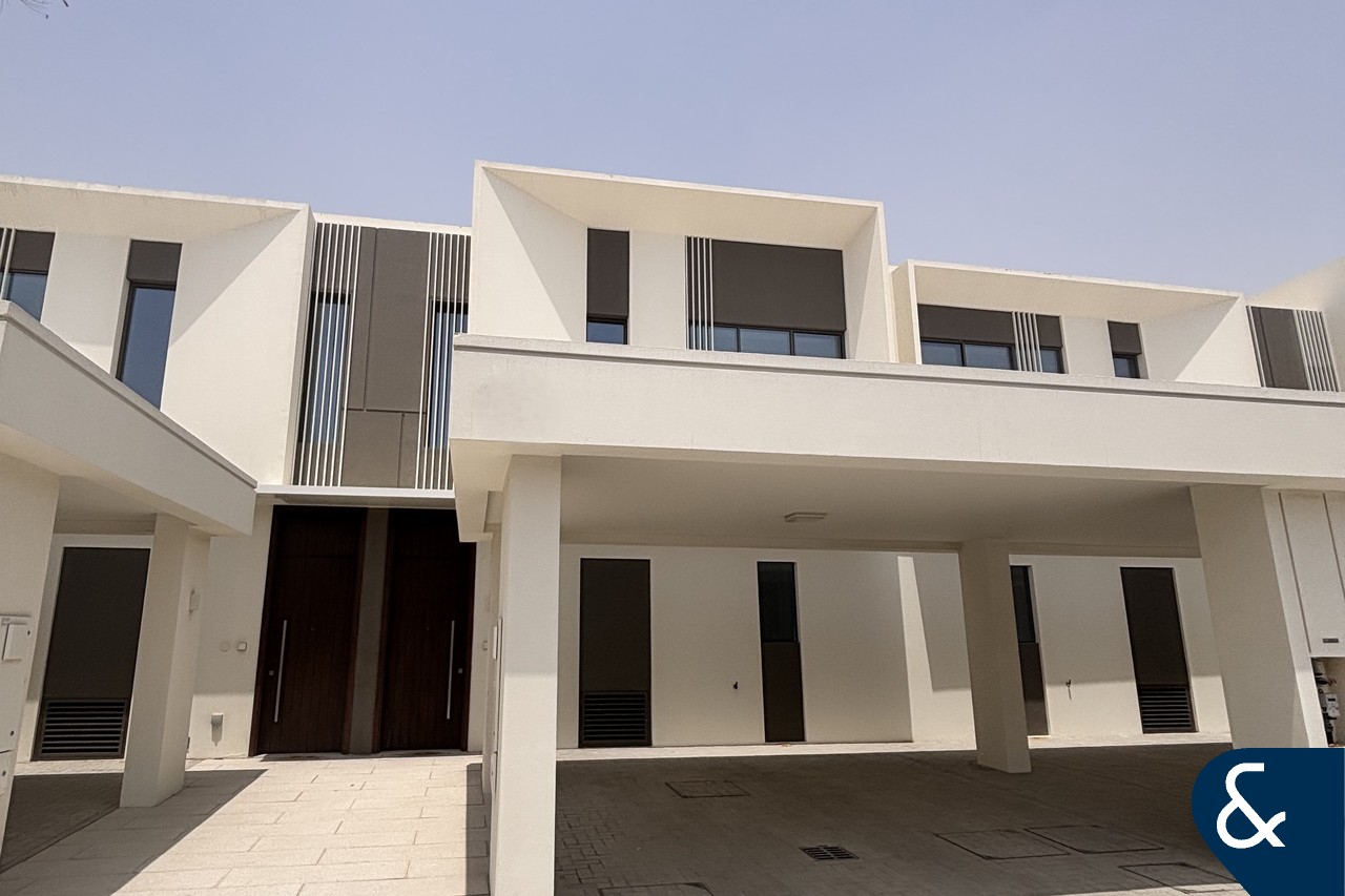 Middle Kitchen | Vacant June | 3 Plus Maids