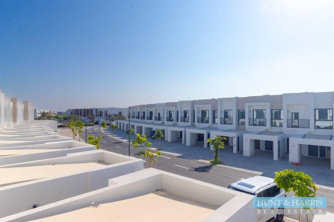 Marbella Modern 2 Bed Townhouse for Sale Mina Al Arab - Community View