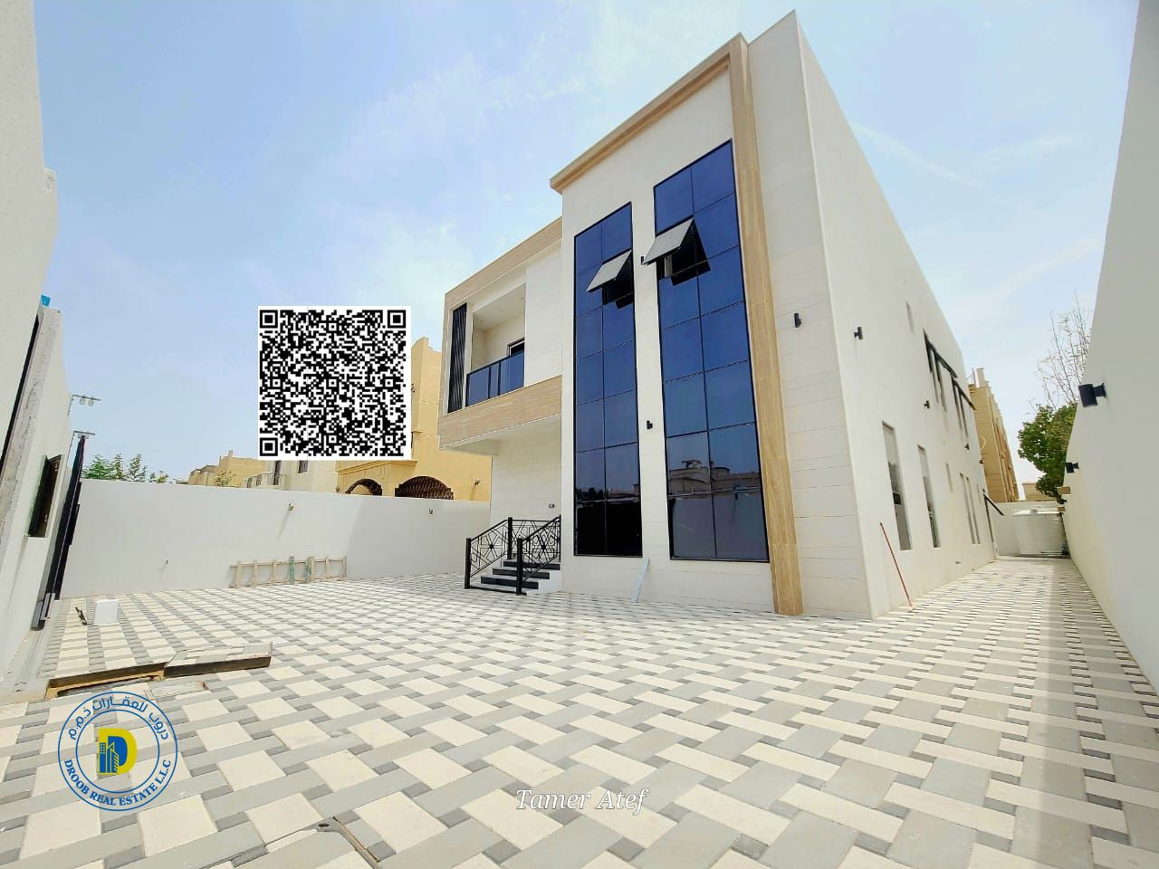 For the owners of luxury, a 5-room villa with spacious areas in the Al Muwaihat 1 area, Ajman, super deluxe finishing, bank financing, freehold