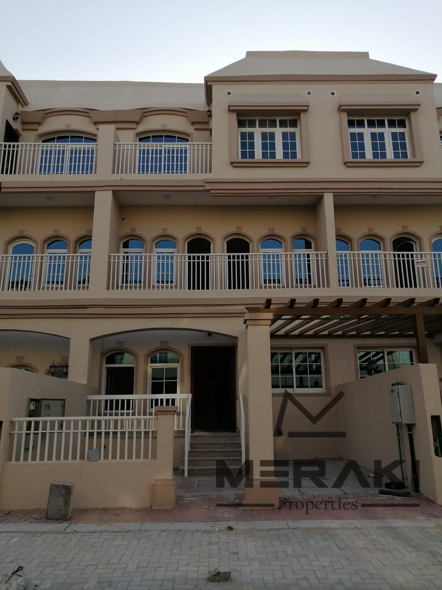 ٍٍٍٍOwn a luxurious 4-bedroom townhouse for the price of a 2-bedroom apartment – only 2 units left!