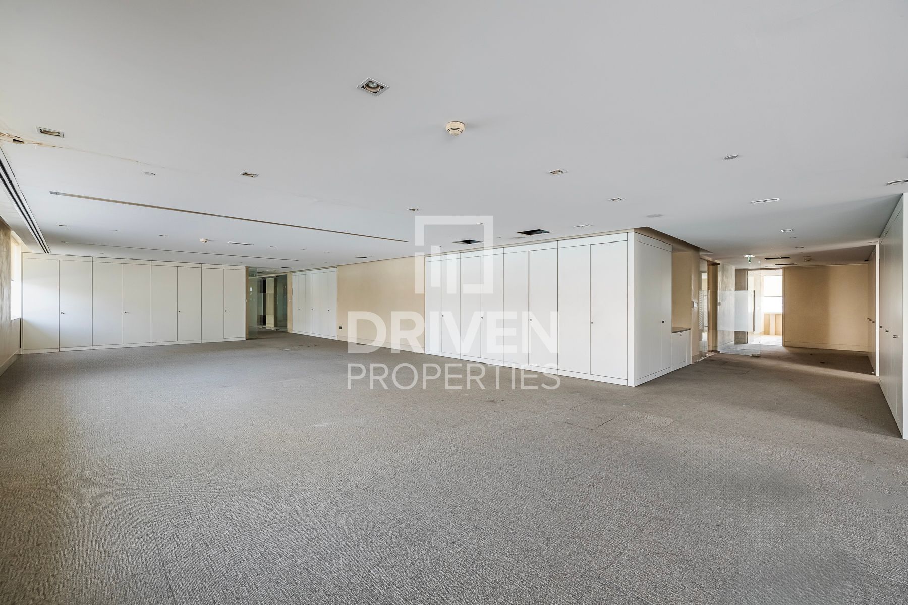 Full floor | Prime Location | Well-managed