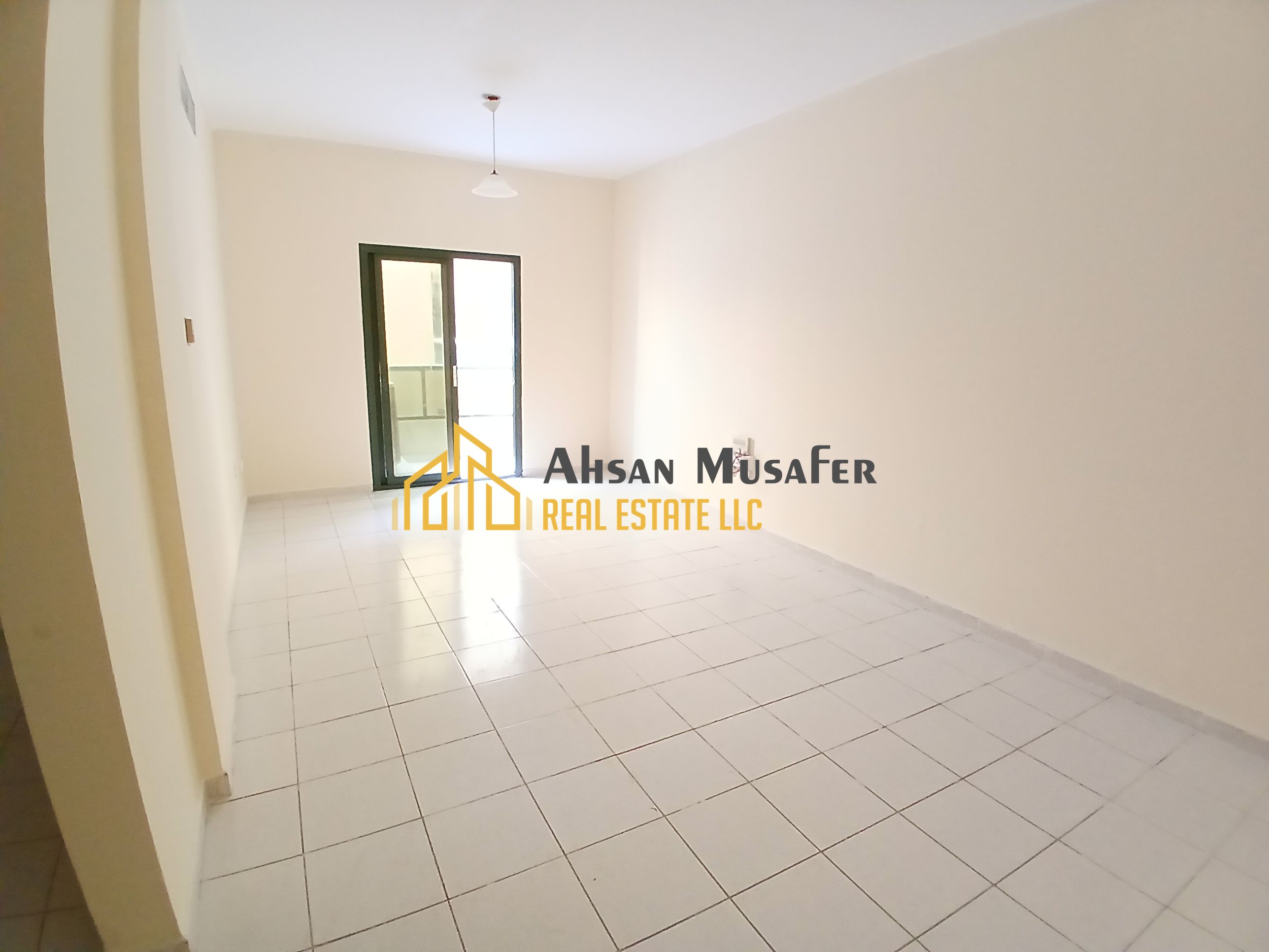 NO COMMISSION//LAVISH 2BHK APARTMENT//WITH BALCONY//WITH 2 WASHROOMS//WITH GYM//FAMILY BUILDING// ON PRIME LOCATION//EASY EXIT TO DUBAI//