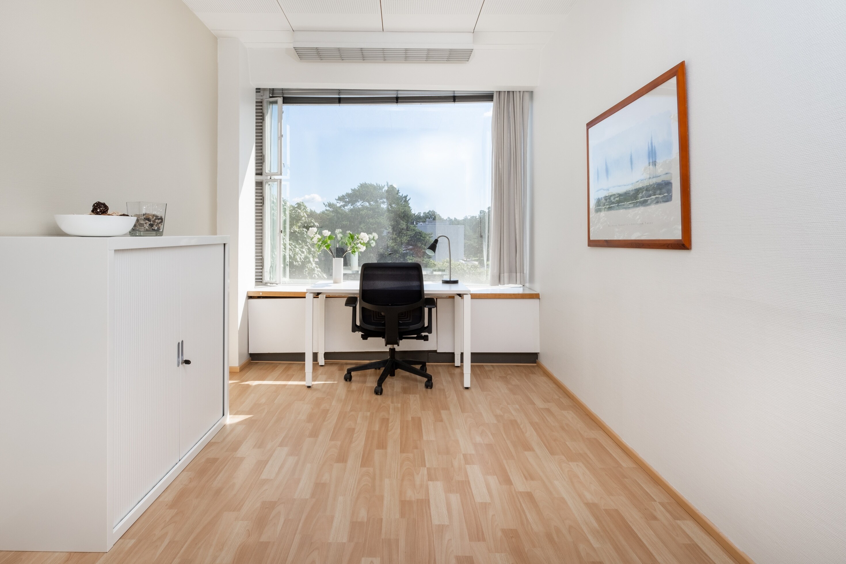 All-inclusive access to professional workspace for rent for 1 person in Dubai, Central Plaza