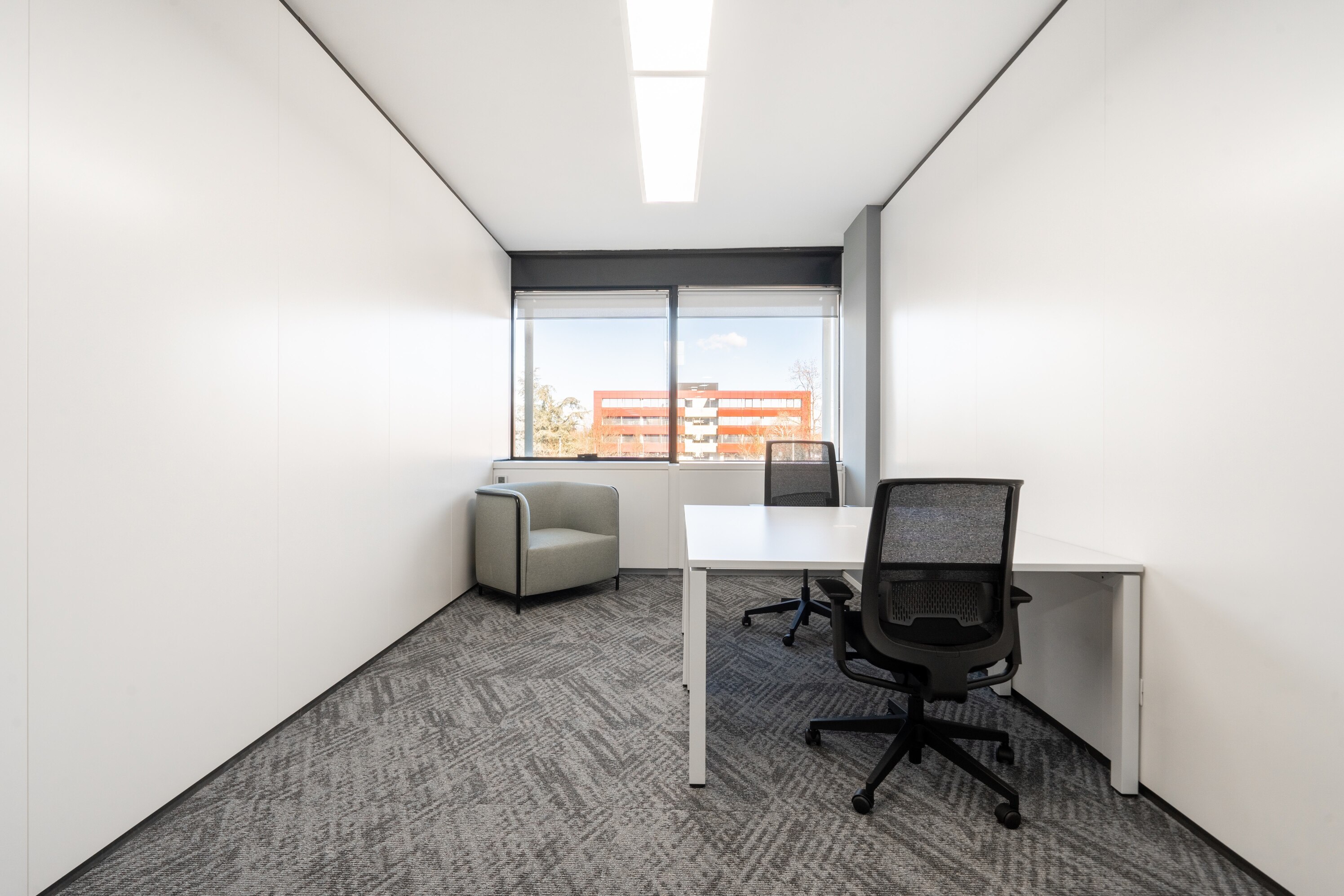 Office space for rent for 2 persons in Dubai, Central Plaza
