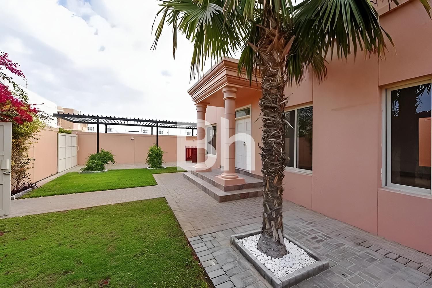 Private Garden| Renovated 3BR| Vacant Mid December