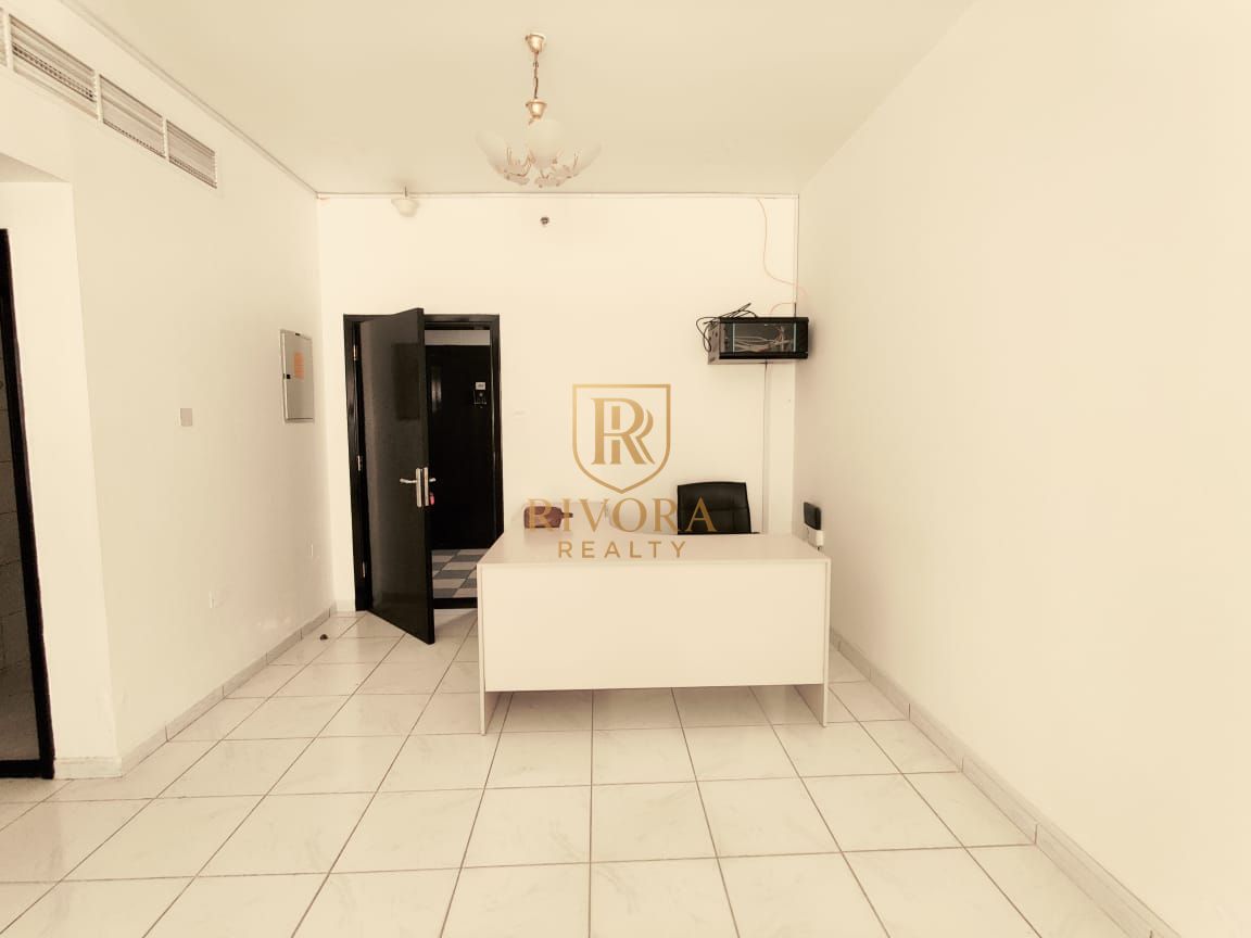 OFFICE I WITH PANTRY I CHILLER FREE