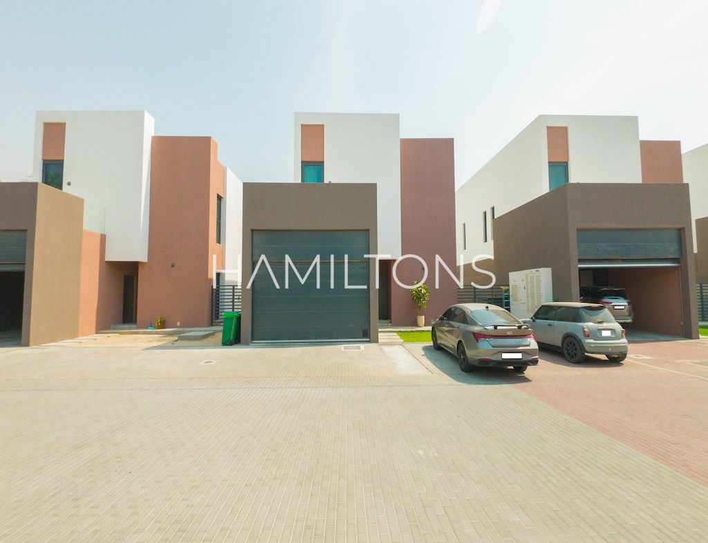 Move-In Ready | Spacious Plot | Resale