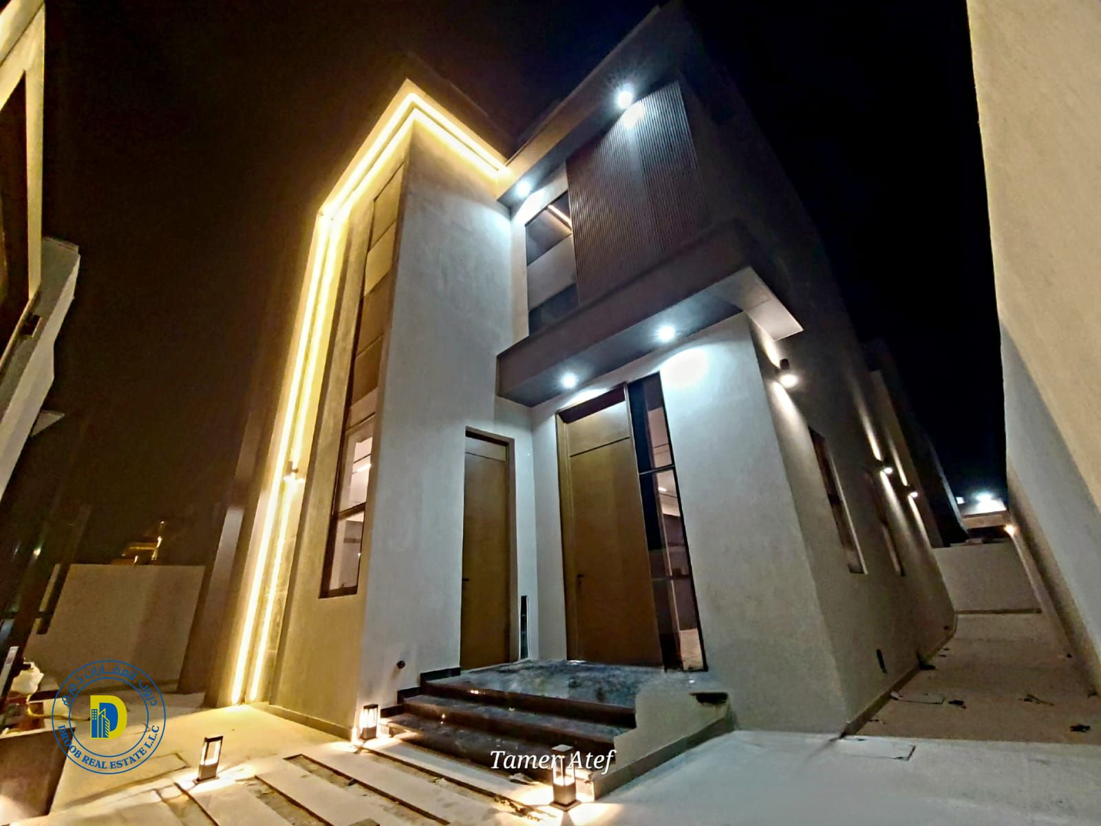 The price includes water, electricity and air conditioning. A modern villa with 5 rooms and a swimming pool in Al Zahya area, Ajman.
