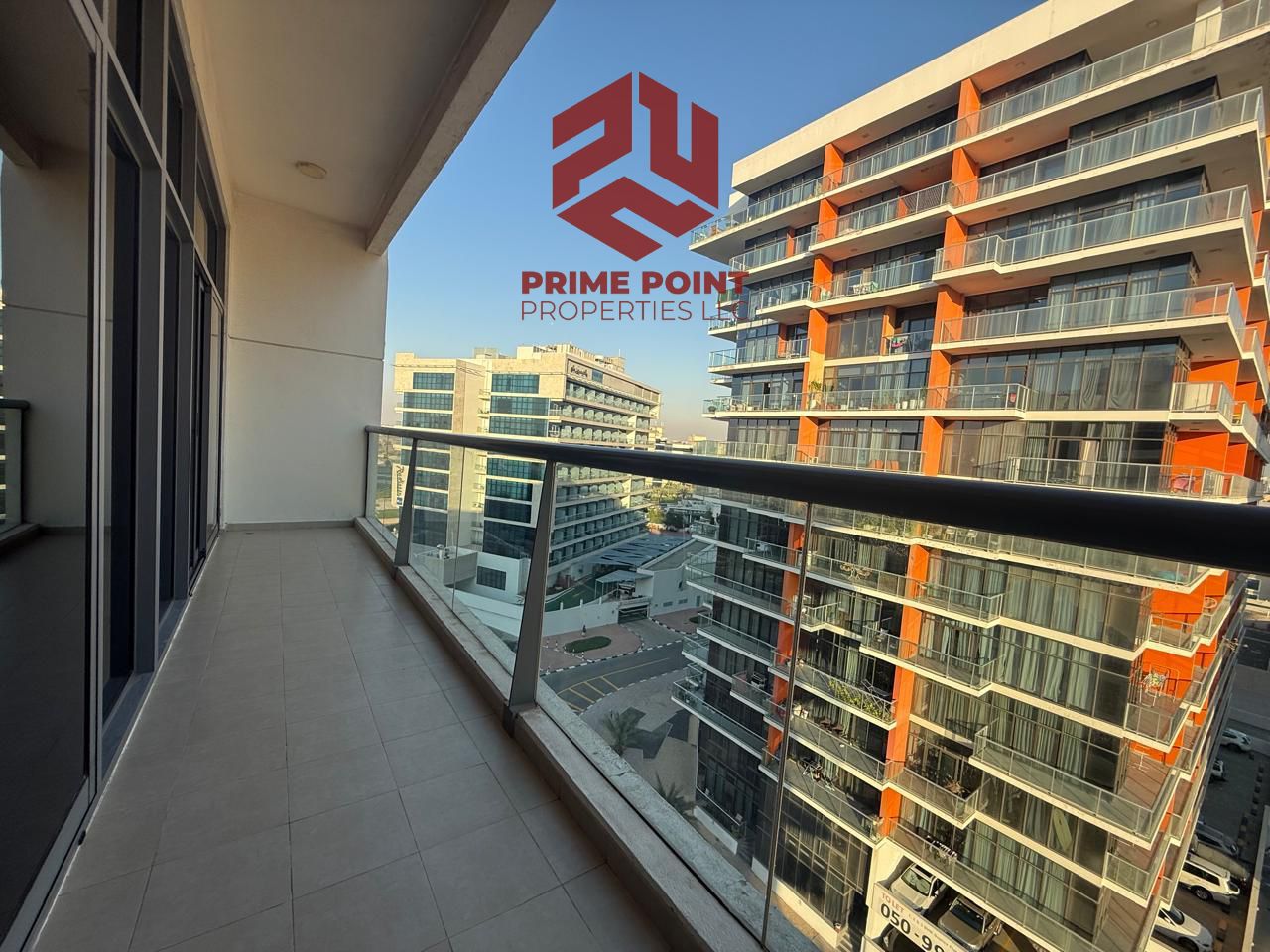 FREEHOLD / PRIME LOCATION / CLOSED KITCHEN
