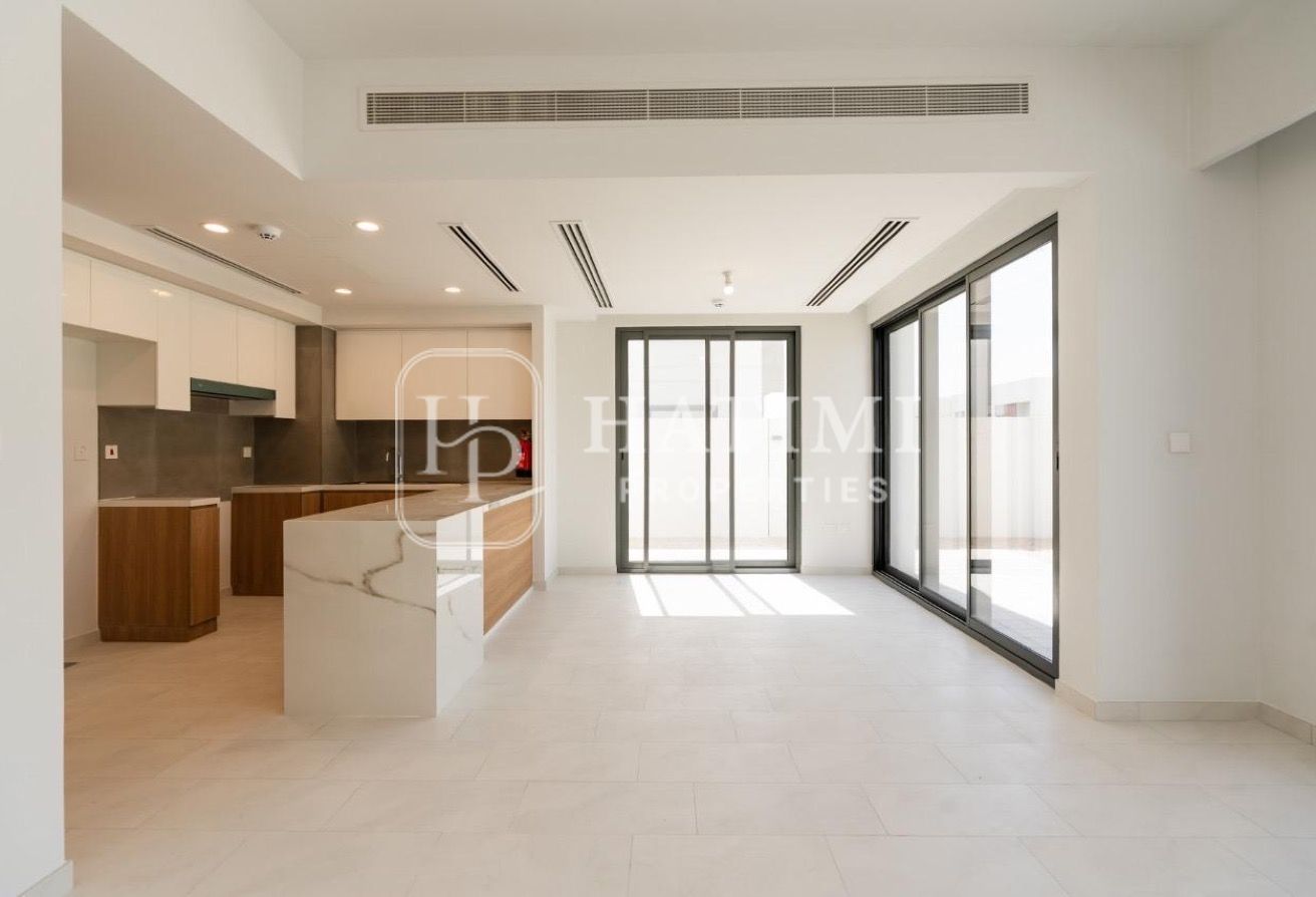 GREAT COMMUNITY| PRIME LOCATION| NEAR TO THE PARK