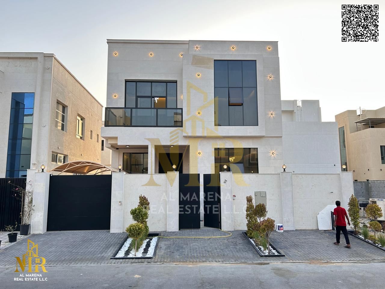 Location: Al Yasmeen - Ajman Land area: 3014 square feet Number of floors: 2 floors Rooms: 5 master bedrooms characterized by spaciousness and privacy