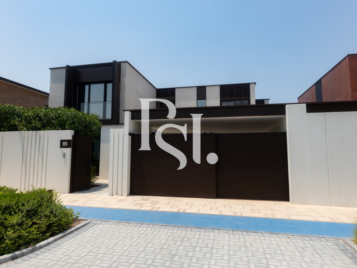 Warm Finishing | Spacious Plot | Premium Property