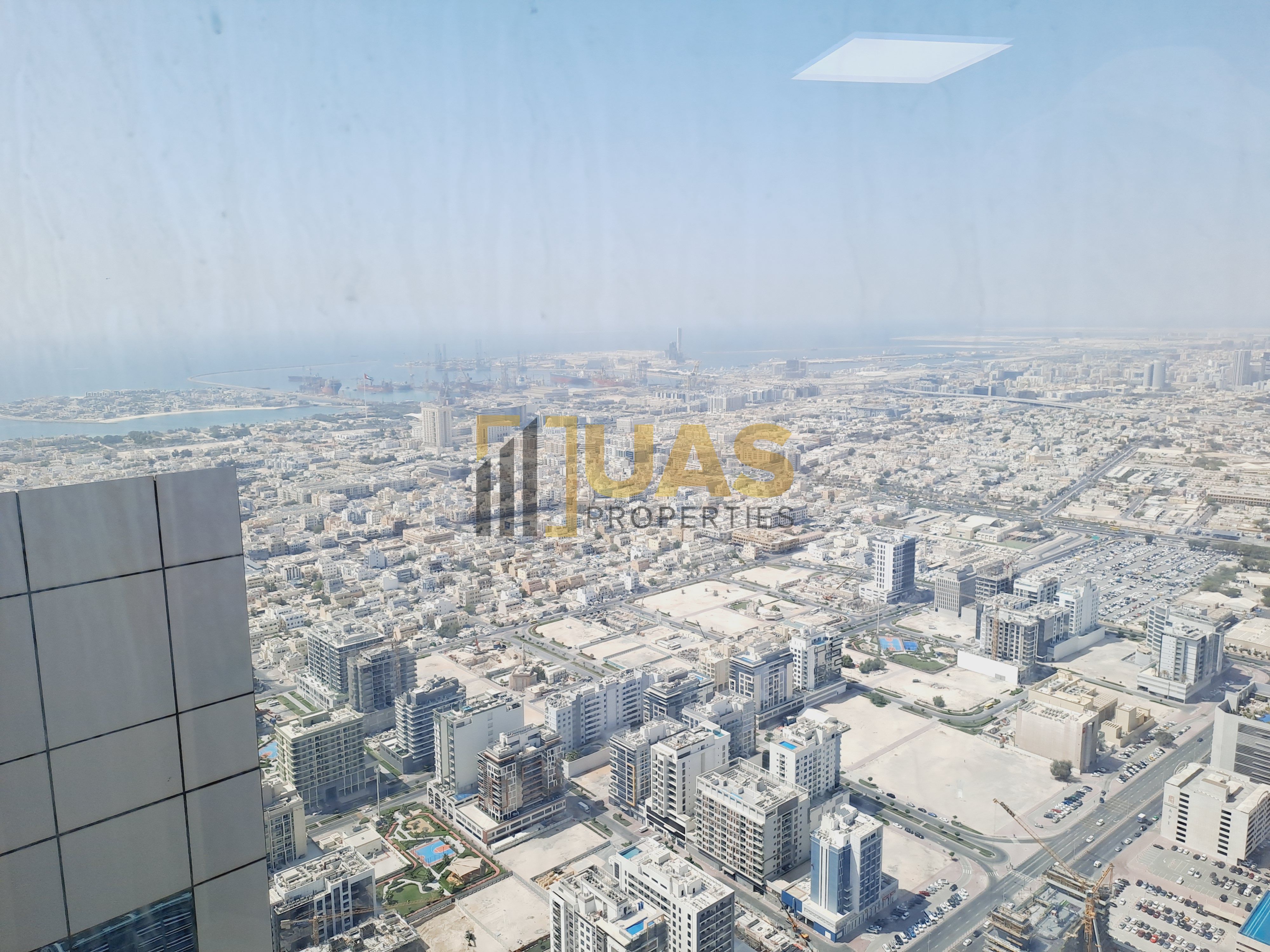 Luxury apartment Prime location with gym and pool