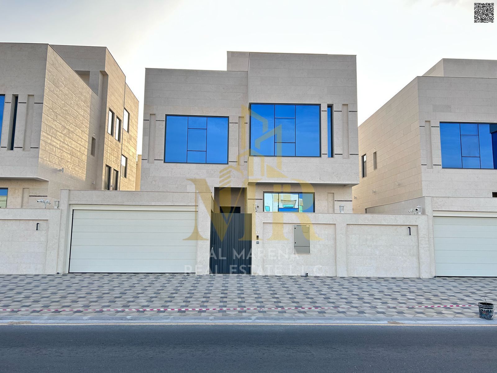 Villa with a price including registration and ownership fees, electricity, water and air conditioning, ready for occupancy on a main street