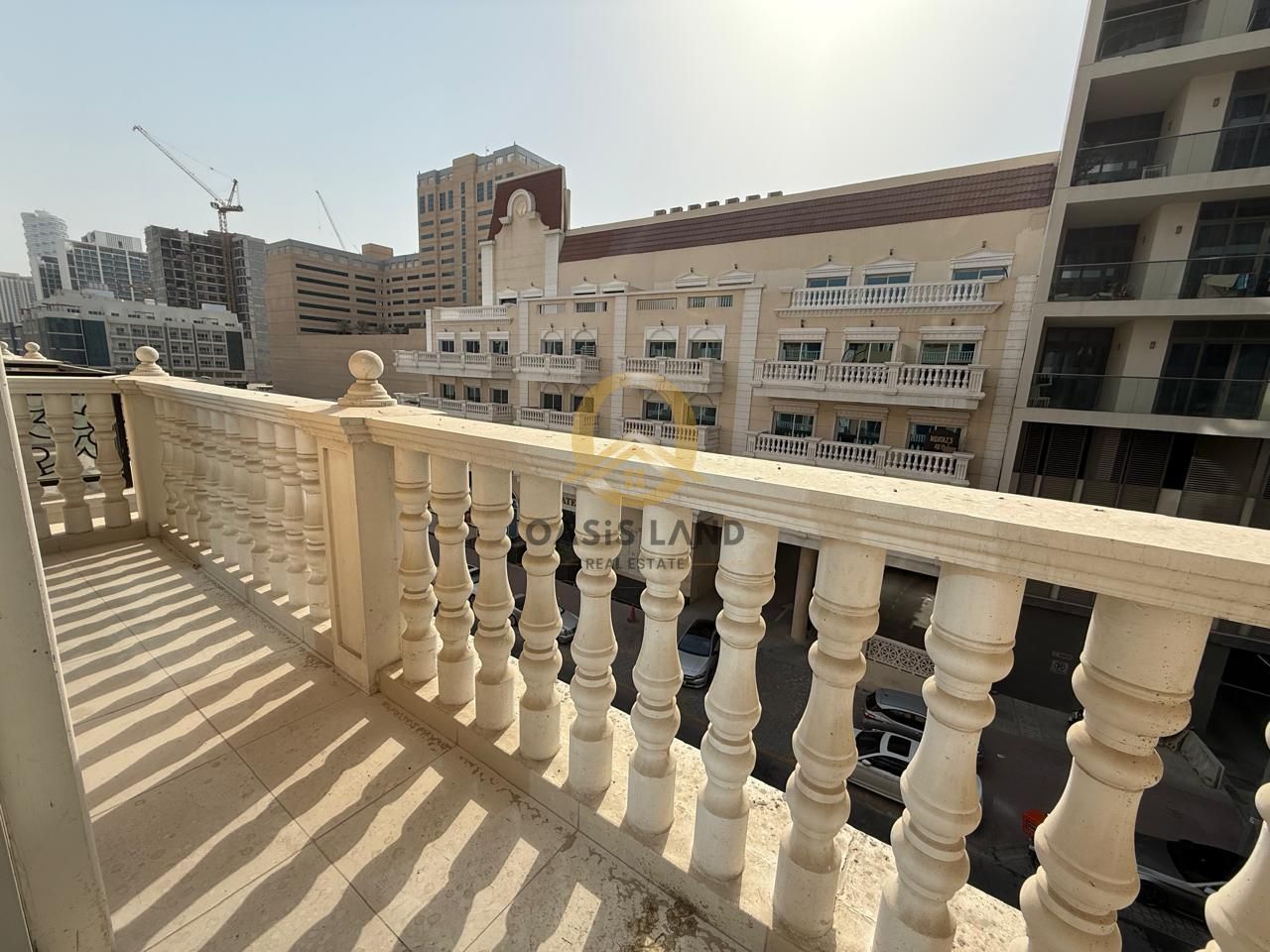Adore Residence | Stylish Home with Balcony