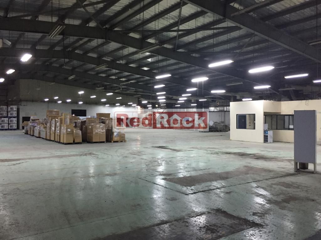Spacious warehouse in Jebel Ali with 38,682 Sqft