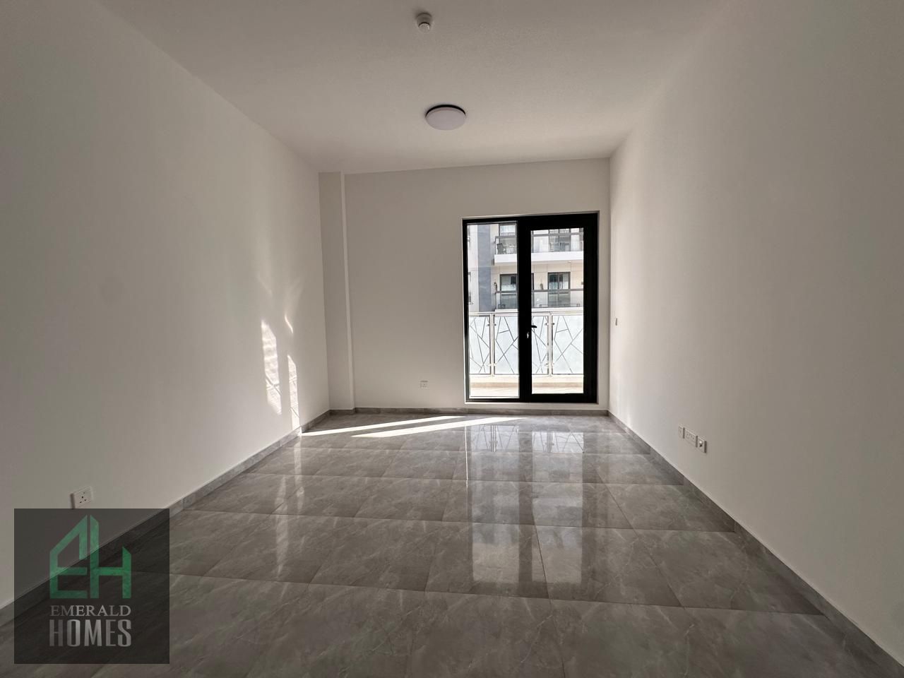 BRAND NEW BUILDING II READY TO MOVE II MULTIPLE OPTIONS