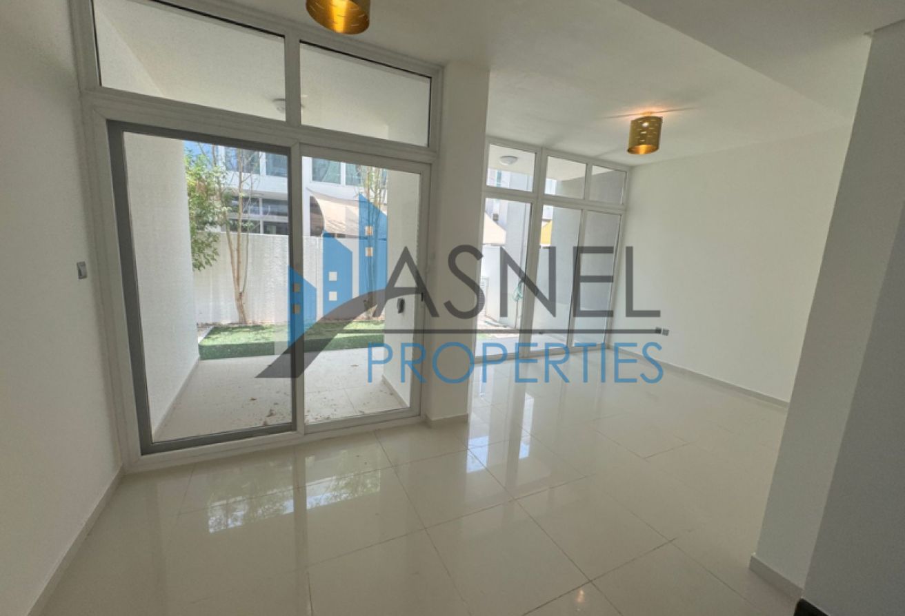 Spacious Corner Unit | Ready for Immediate Move-In