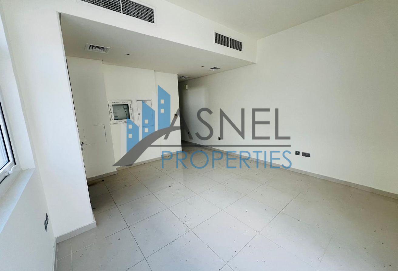 Hot Deal | Spacious Living | Ready to Move | Private