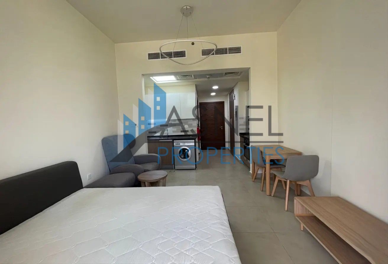 Spacious Studio / vacant / Fully furnished