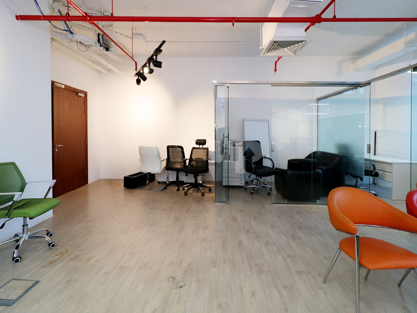 Fitted | Prime Location | Wood Partitions