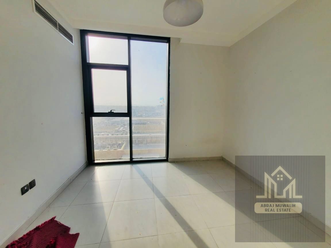 AN AFFORDABLE GORGEOUS AT PRIME LOCATION// FAMILY BUILDING CL0SE TO ALL SCHOOL