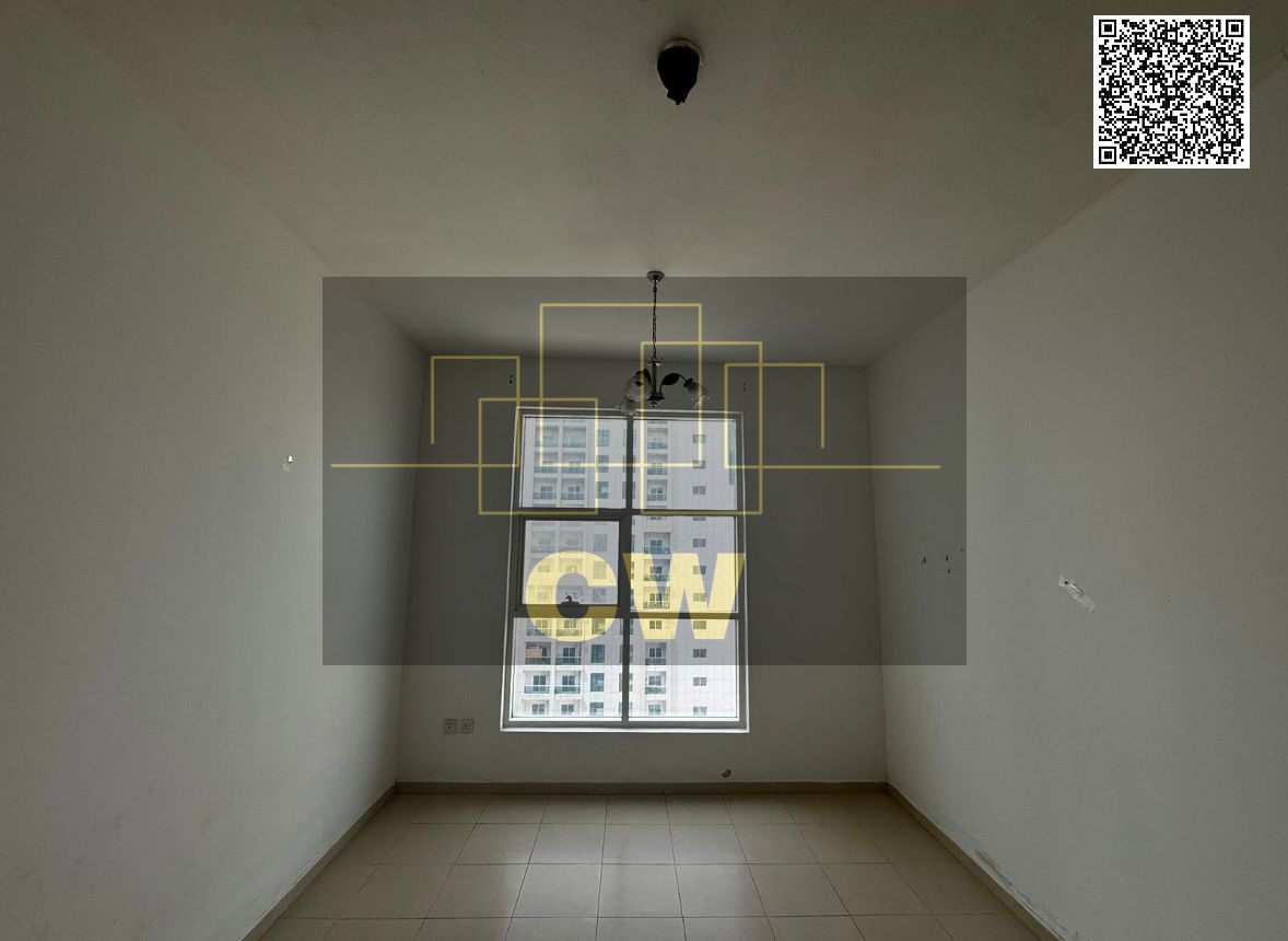 ONE BHK FOR SALE 350K WITH PARKING