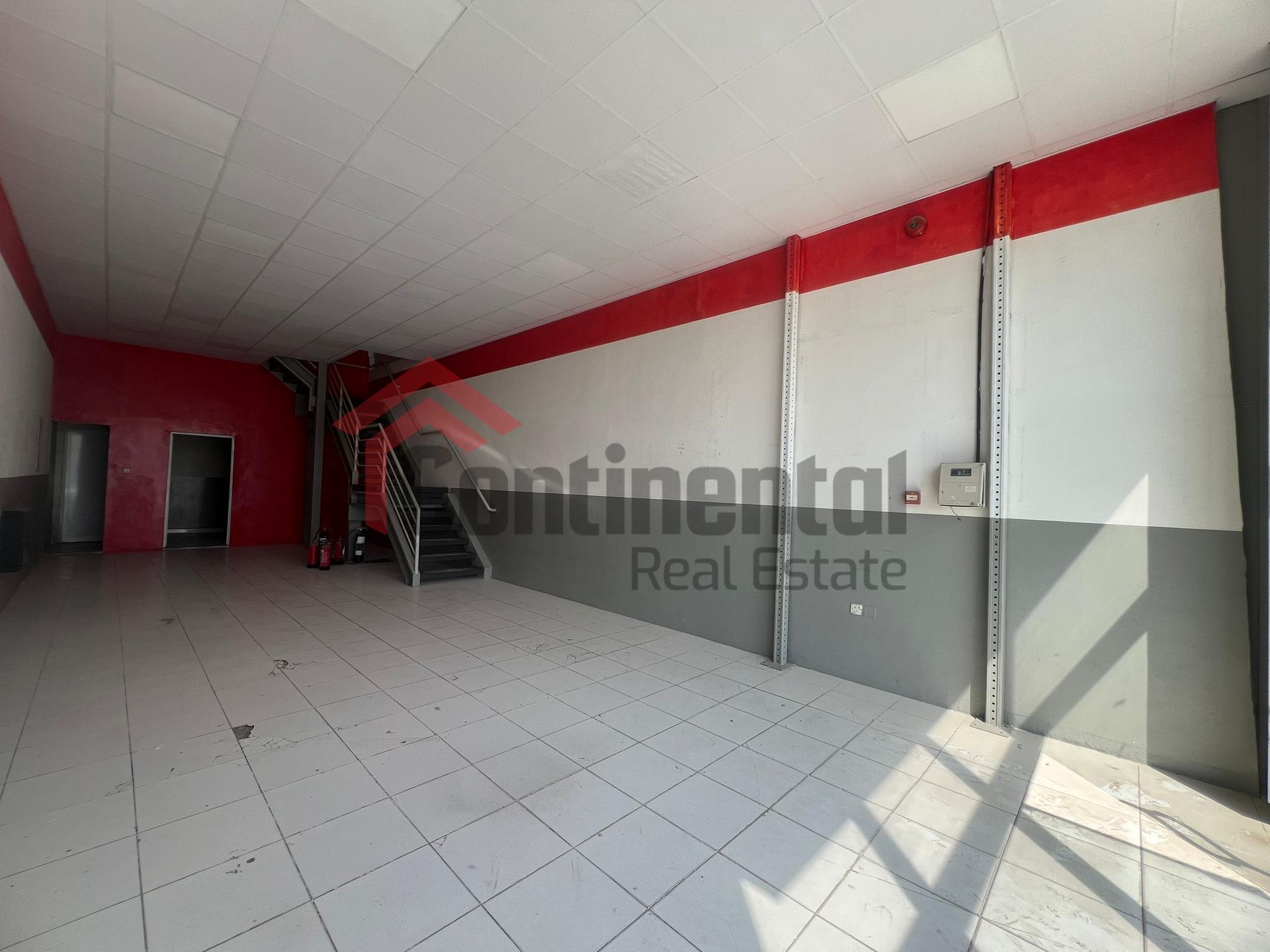 Spacious showroom | For rent | Mezzanine