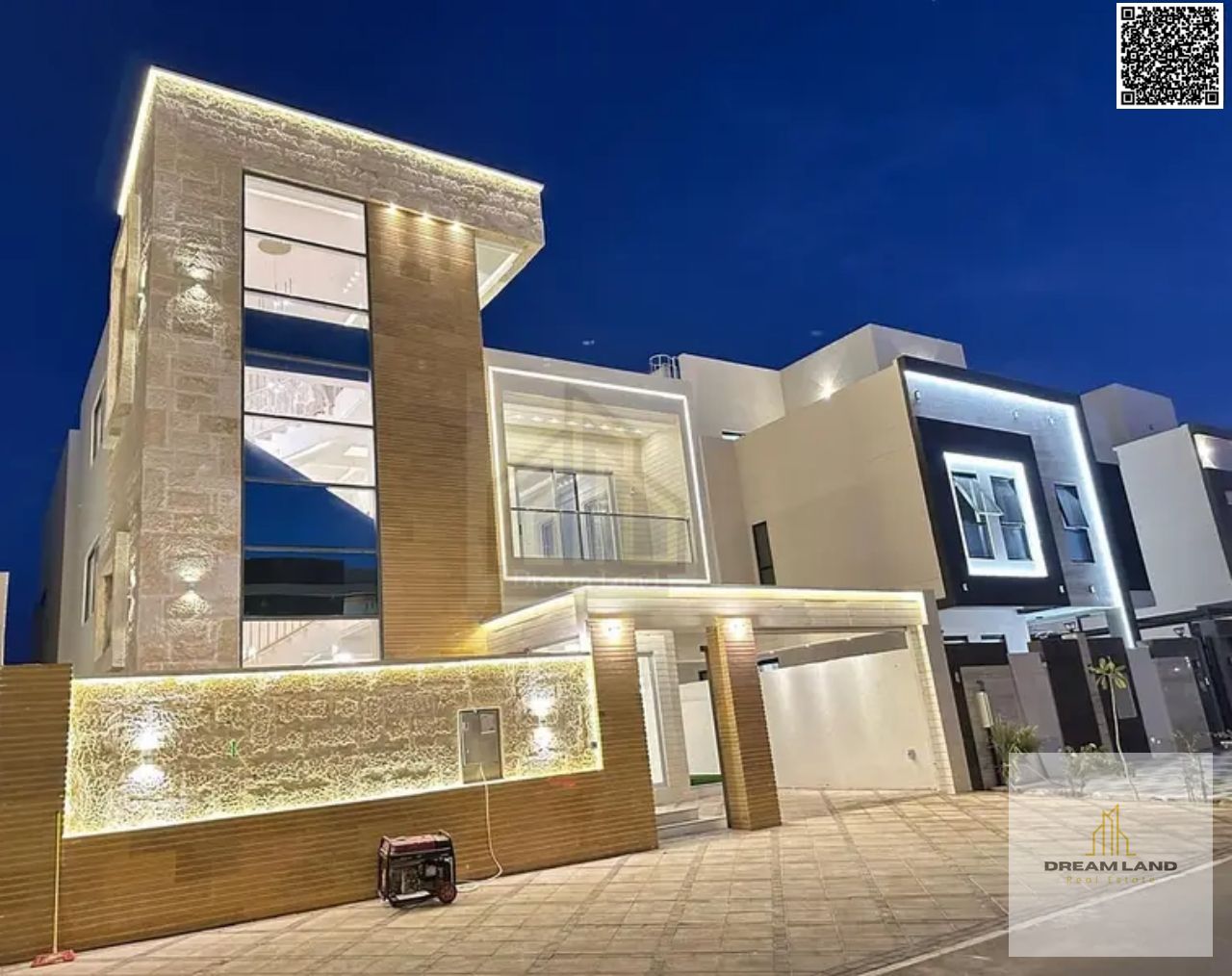 With a sophisticated and luxurious design, a prime location close to all services, ideal for family living or investment.