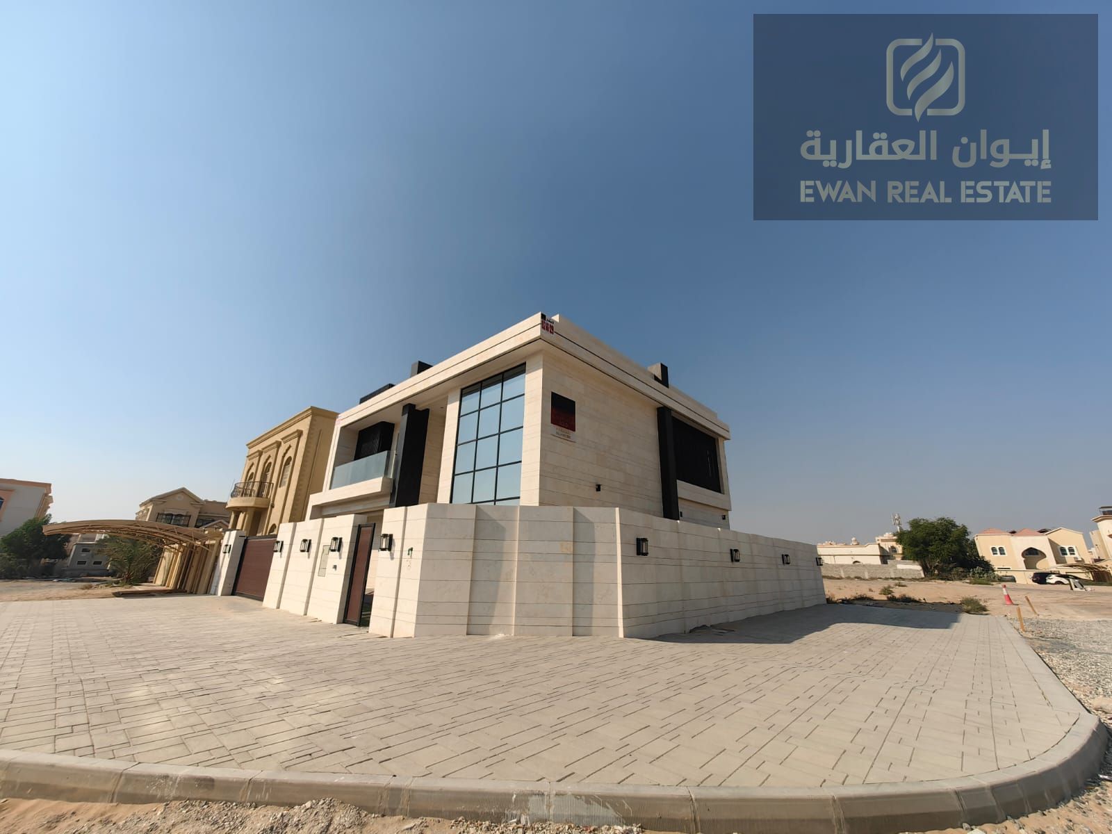 I have a luxurious villa for sale in a prime location. Special Offer 5-bedroom villa. Exquisite finishing with a large external setback. Corner villa.