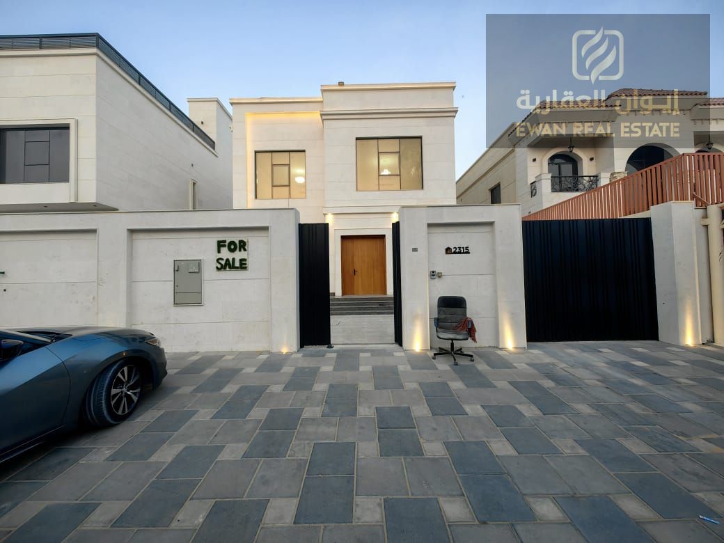 For sale, a fully stone-facing villa, including electricity, water, and air conditioning. Directly from the owner.