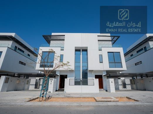 4-bedroom villa | Freehold | Breathtaking water view directly across the Arabian Gulf Stunning modern finishing *